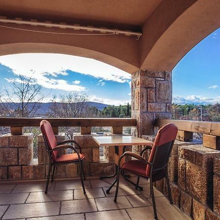 Apartmani I Sobe Dinko Starigrad Paklenica Esterno foto