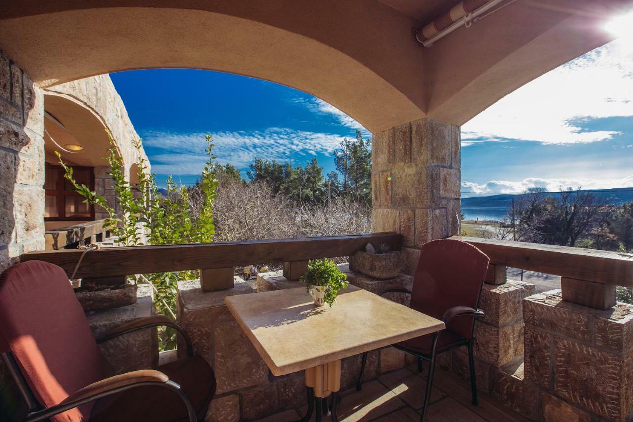 Apartmani I Sobe Dinko Starigrad Paklenica Esterno foto