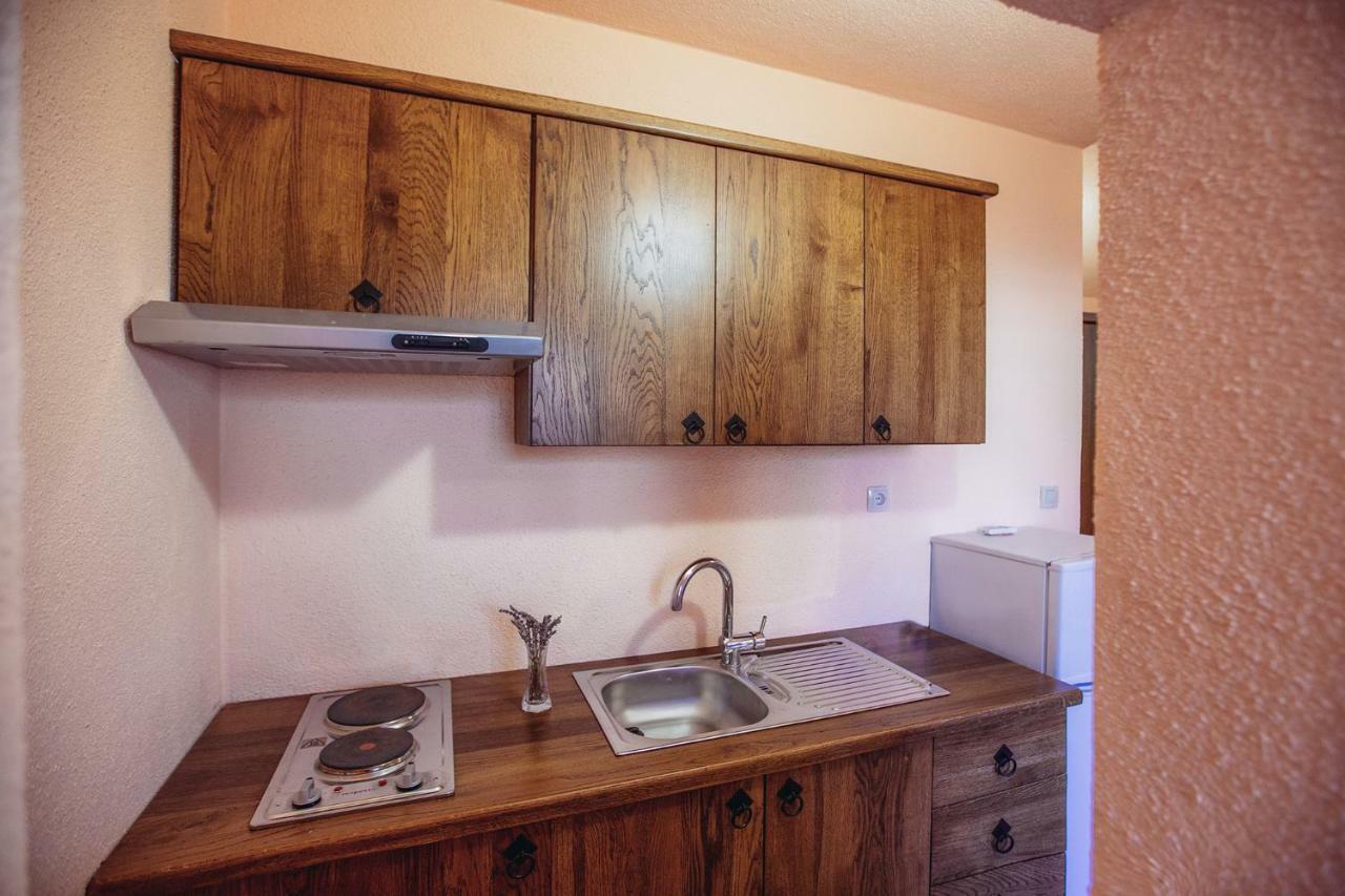 Apartmani I Sobe Dinko Starigrad Paklenica Esterno foto