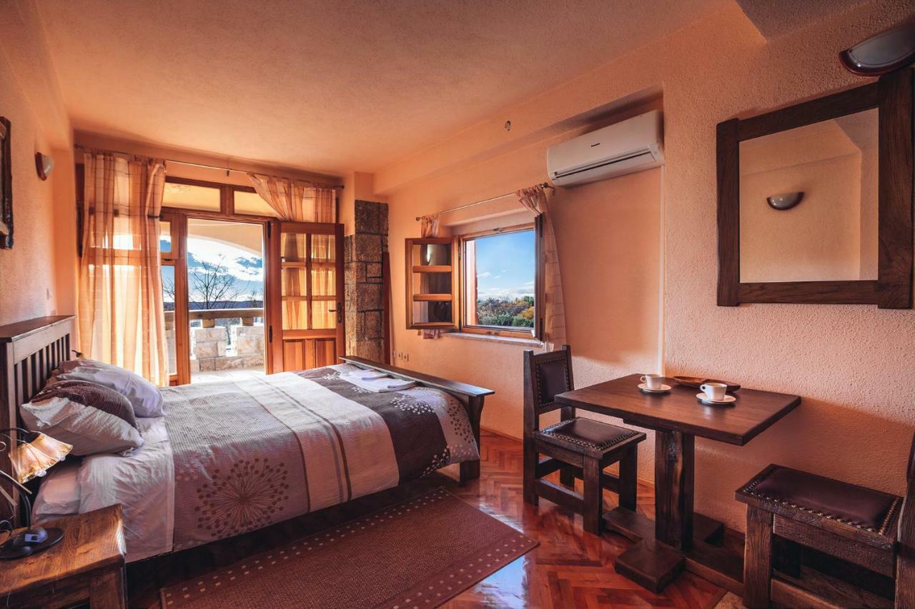 Apartmani I Sobe Dinko Starigrad Paklenica Esterno foto