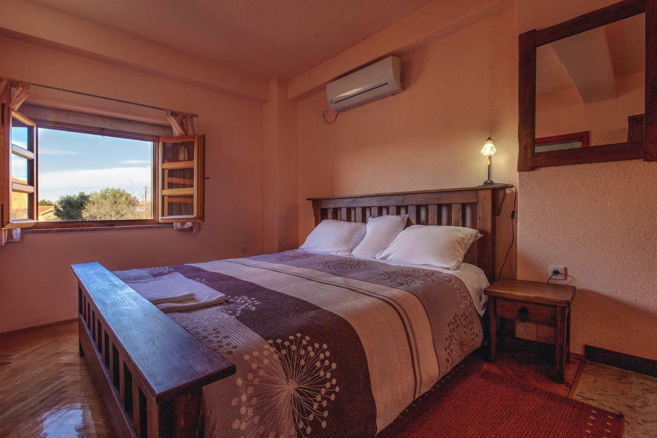 Apartmani I Sobe Dinko Starigrad Paklenica Esterno foto
