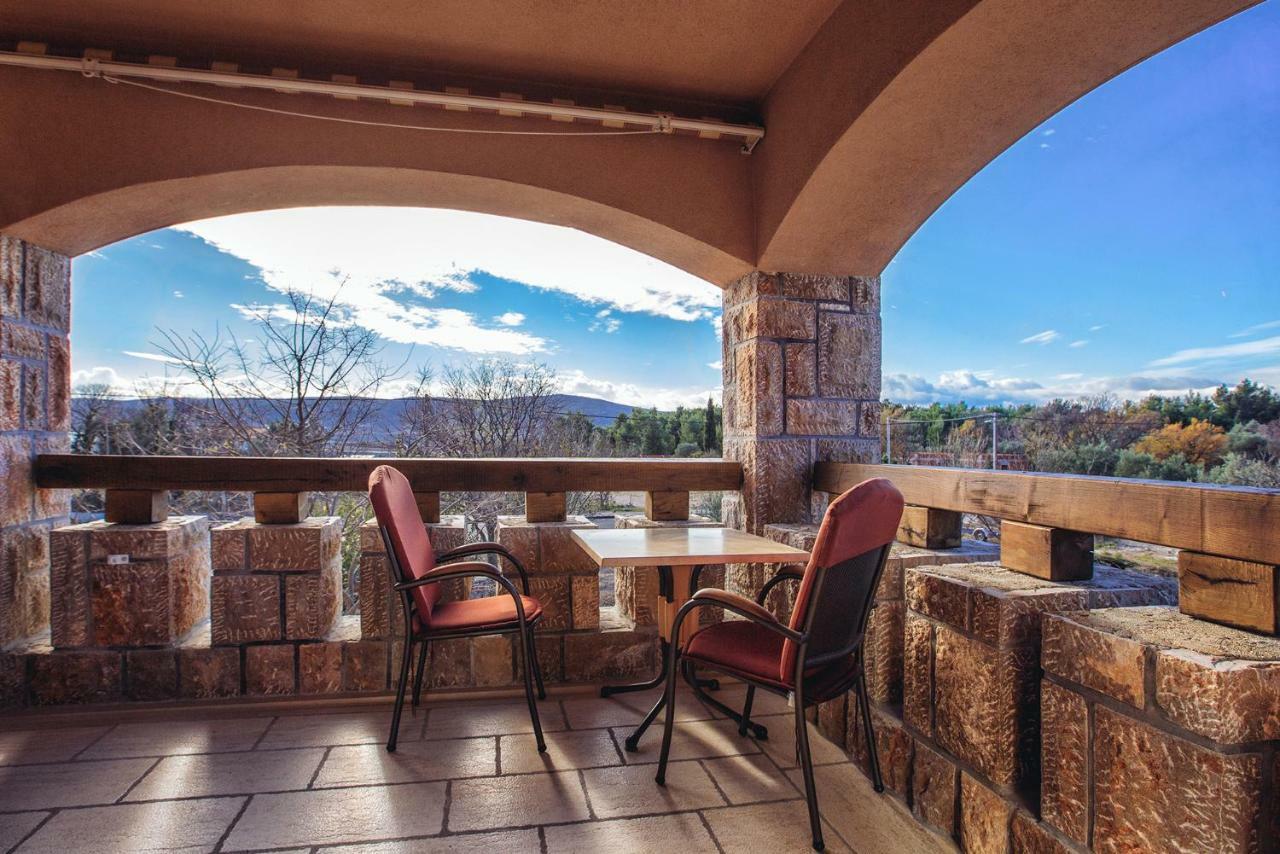 Apartmani I Sobe Dinko Starigrad Paklenica Esterno foto