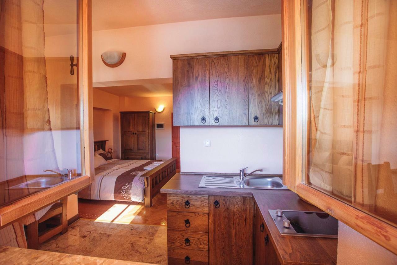 Apartmani I Sobe Dinko Starigrad Paklenica Esterno foto