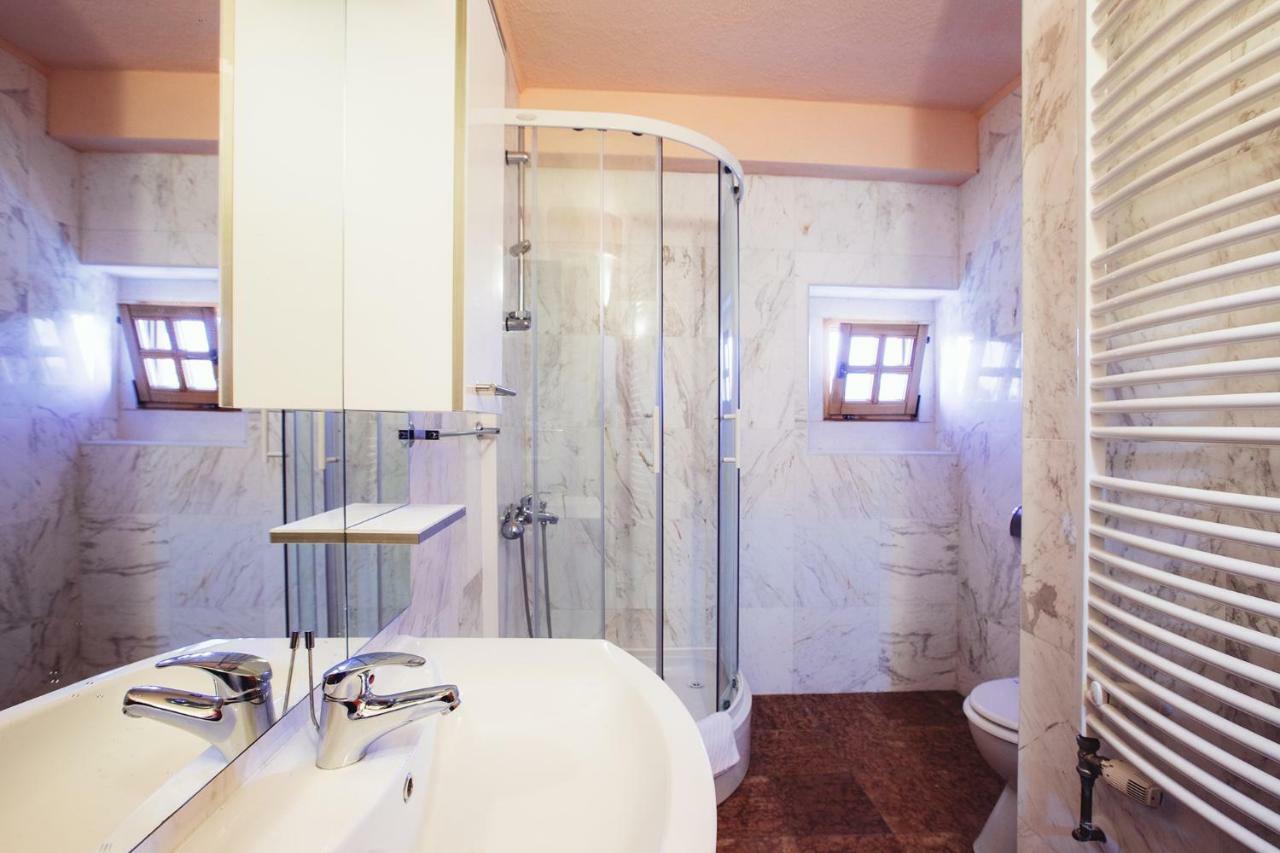 Apartmani I Sobe Dinko Starigrad Paklenica Esterno foto