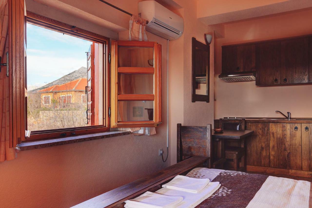 Apartmani I Sobe Dinko Starigrad Paklenica Esterno foto