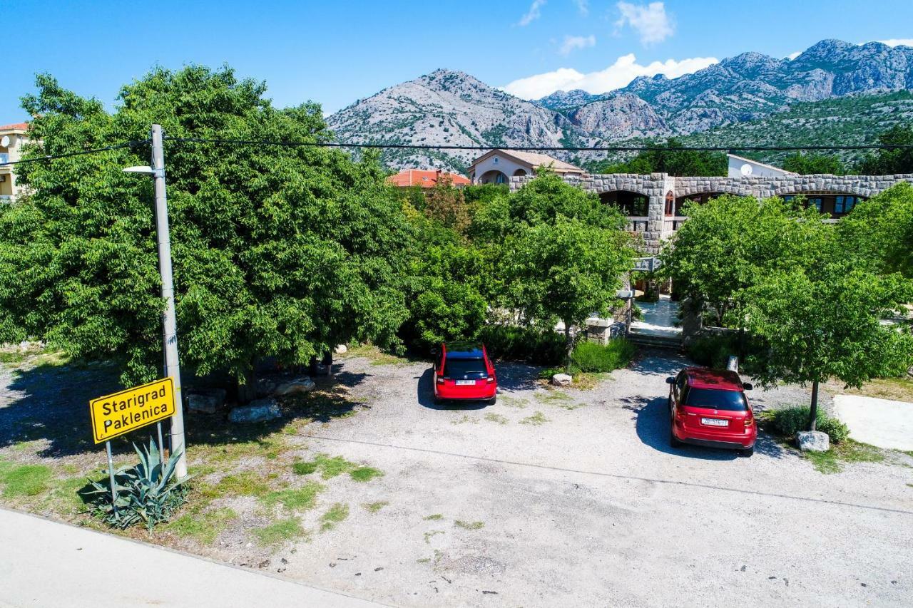 Apartmani I Sobe Dinko Starigrad Paklenica Esterno foto