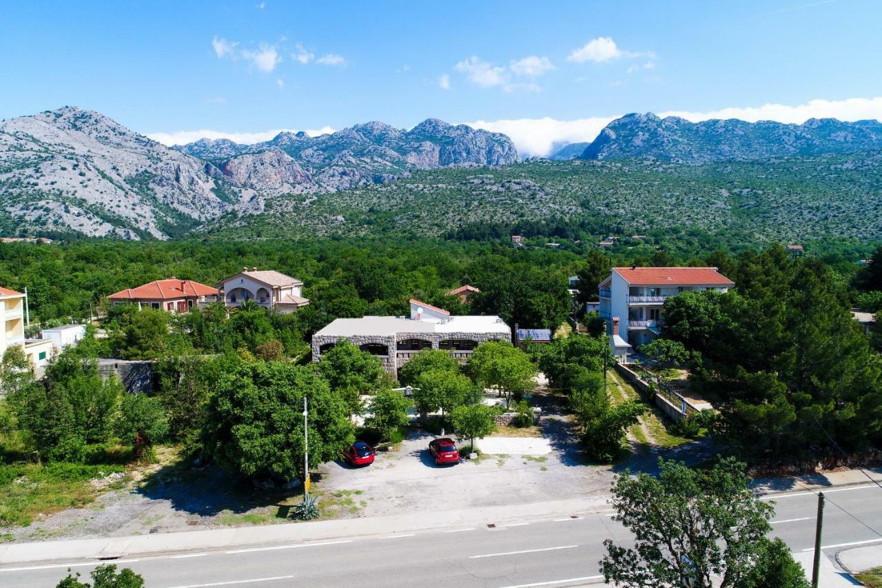Apartmani I Sobe Dinko Starigrad Paklenica Esterno foto